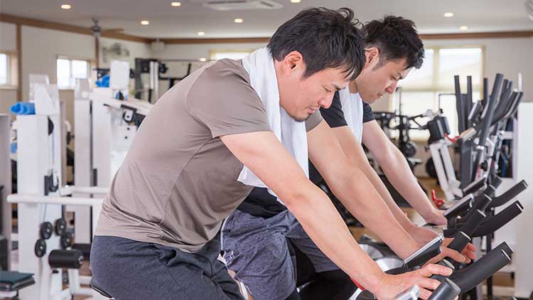 men doing excercises in a gym